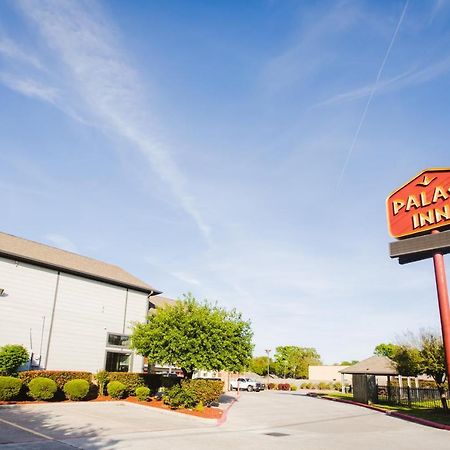 Palace Inn And Suites Baytown Exterior photo