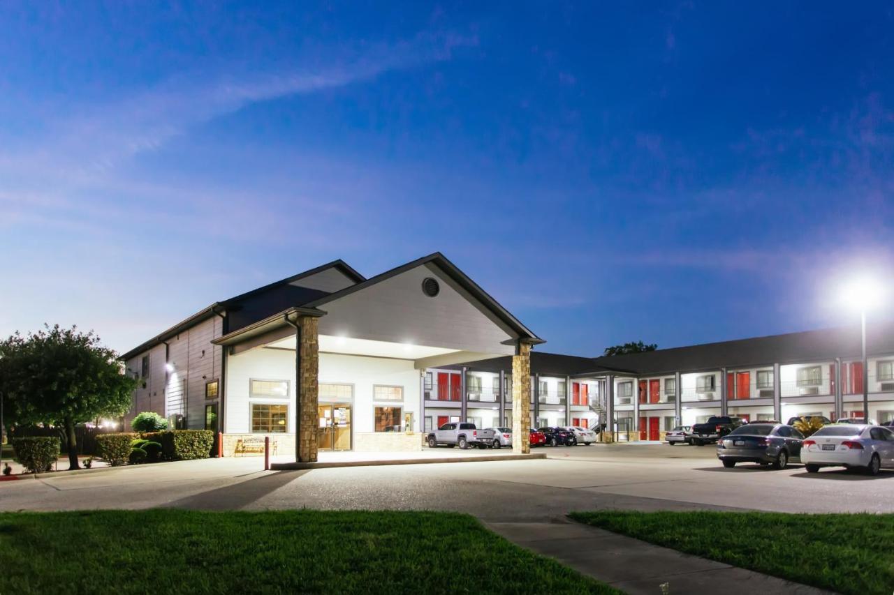 Palace Inn And Suites Baytown Exterior photo