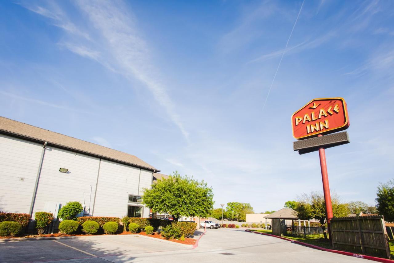 Palace Inn And Suites Baytown Exterior photo